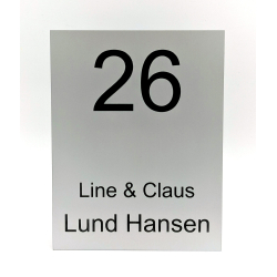 Hus og drskilt i flere variant- og tekstfarver - 140mm x 180mm