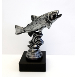 Fiske statuetten i mat slv sten-look