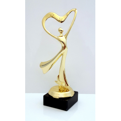 Danse pokal i guld farve