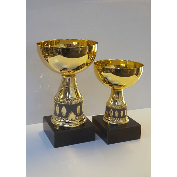 Guld pokal i 2 strrelser 
