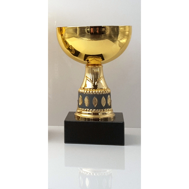 Guld pokal i 2 strrelser 