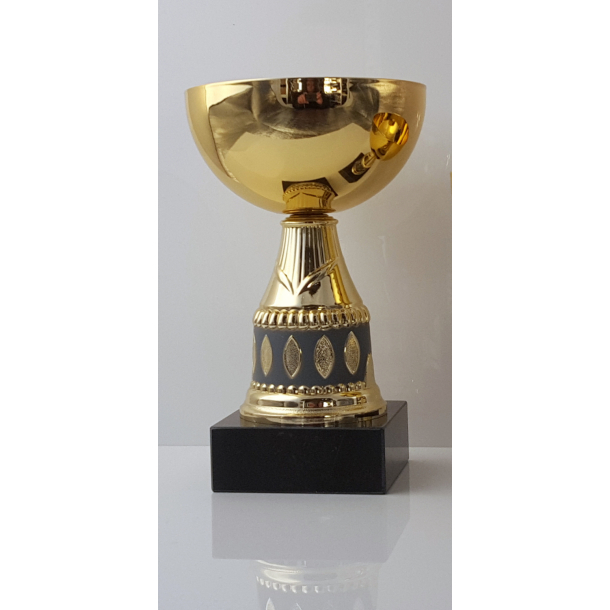 Guld pokal i 2 strrelser 