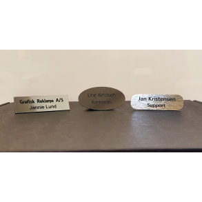 Navneskilt Stl look med sort