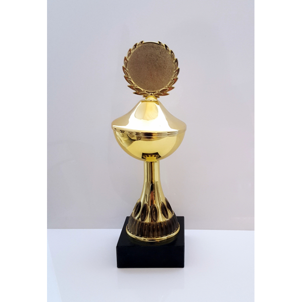 Guld pokal med sort deko