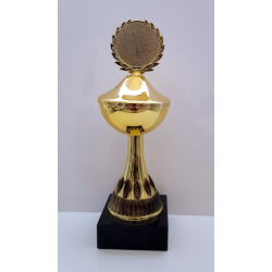 Guld pokal med sort deko