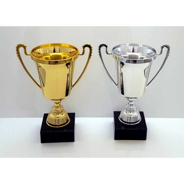 Elegant blank Guld eller Slv pokal 22,5 cm 