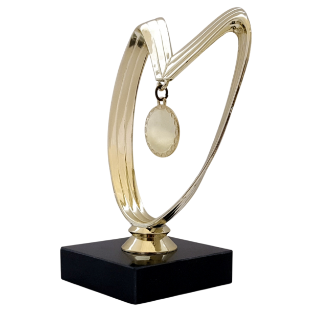 Ribbon Guld Hjerte Statuette  En Elegant Pris til Sport og Foreninger