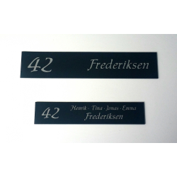 Sort skilt med slvgr tekst - 3 strrelser