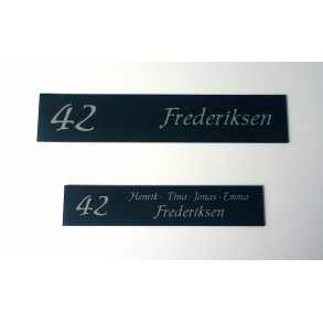 Sort skilt med slvgr tekst - 3 strrelser