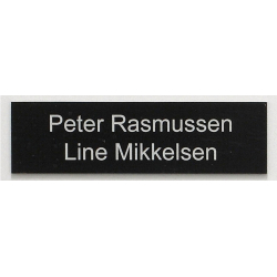 Sort skilt med hvid tekst