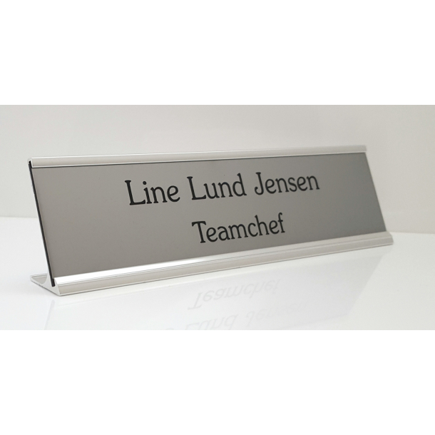 Bordskilt med navneskilt
