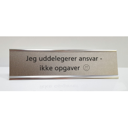 Bordskilt med navneskilt