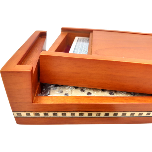 Trske med 2 kortspil samt Domino brikker