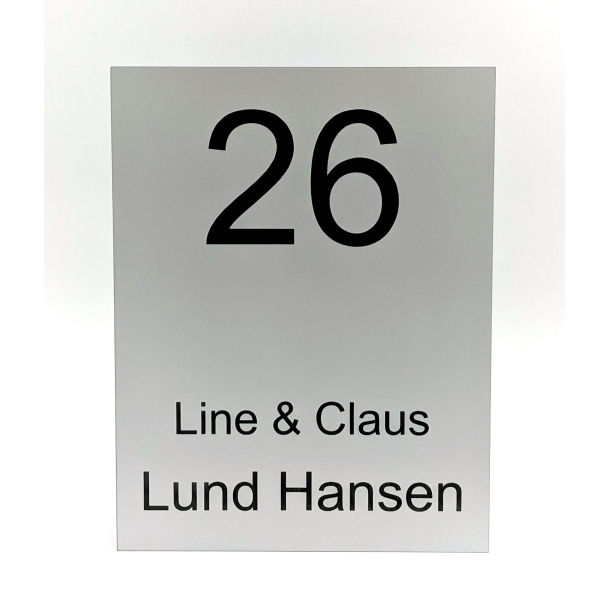 D�rskilt i akryl aluminium look med sort tekst