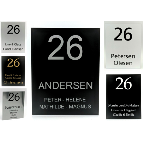 Elegant d�rskilt i akryl med navn og husnummer &ndash; flere farvevarianter