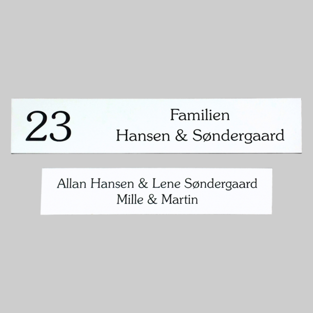 Elegant hvidt skilt med sort tekst og husnummer i 3 st�rrelser
