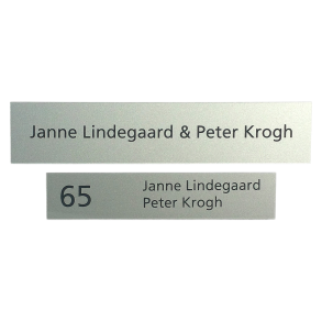 Elegant skilt i aluminium look med husnummer i 3 st�rrelser