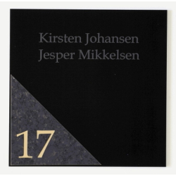 Moderne sort skilt med husnummer og trekantdesign 200x200 mm marmoreret bl�/sort