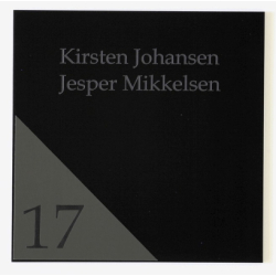 Moderne sort skilt med husnummer og trekantdesign 200x200 mm st�l-look
