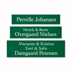 Gr�nt postkasseskilt med hvid tekst