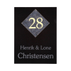 sort husskilt med marmoreret bl� diamant husnummer