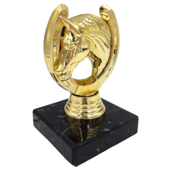 Statuette med hestehoved i hestesko p� sort marmorsokkel 12 cm h�j til ridning og ridesport