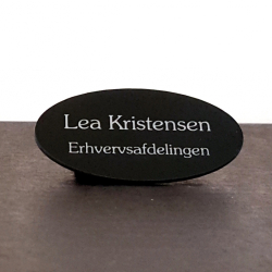 Navneskilt Sort med slvgr tekst