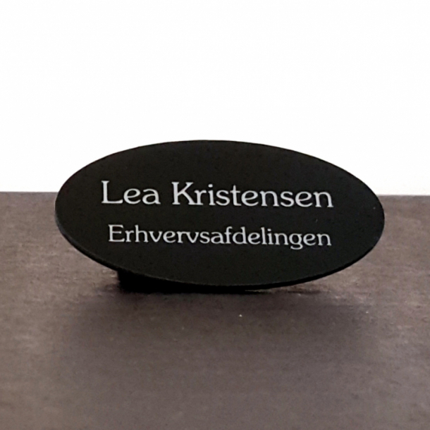 Navneskilt Sort med slvgr tekst