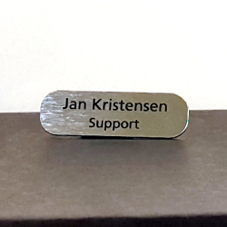 Navneskilt Stl look med sort