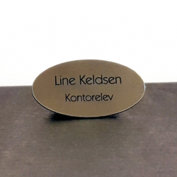 Navneskilt Stl look med sort