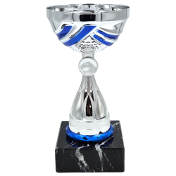 Blue Line pokal 23,5 cm &ndash; stor s�lv pokal med bl� detaljer og marmorsokkel