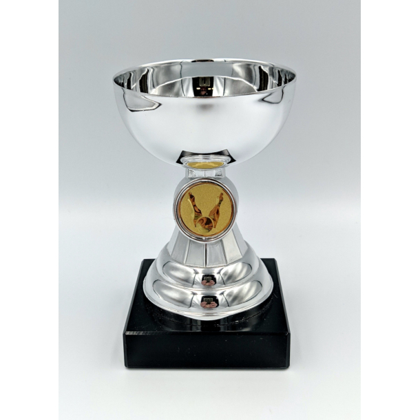 Mini Kegle slv pokal, 12,5 cm, med skl og aktivitetsemblem 