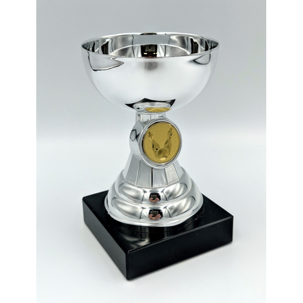 Mini Kegle slv pokal, 12,5 cm, med skl og aktivitetsemblem 