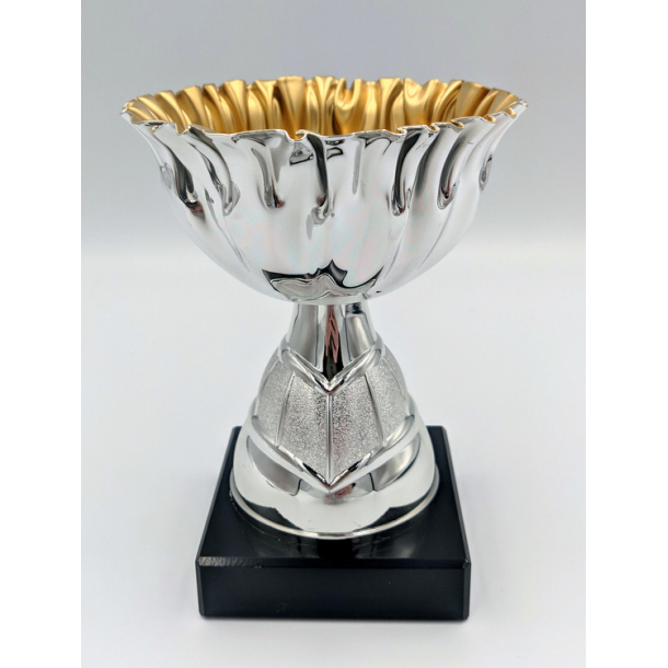 Slv pokal med blgekant i guld