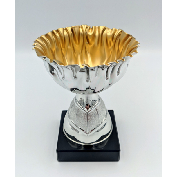 Slv pokal med blgekant i guld