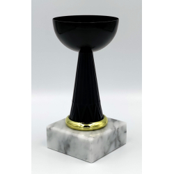 Sort Krone-pokal med guldb�nd og lys marmorsokkel
