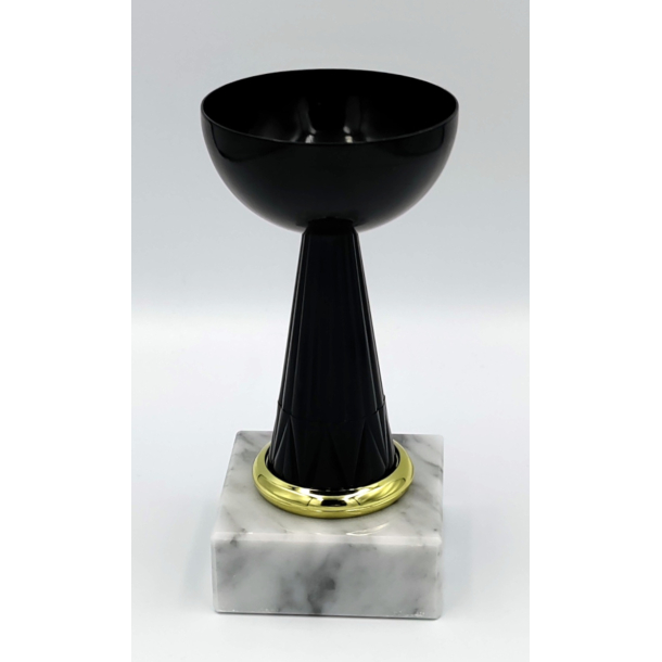 Sort Krone-pokal med guldb�nd og lys marmorsokkel