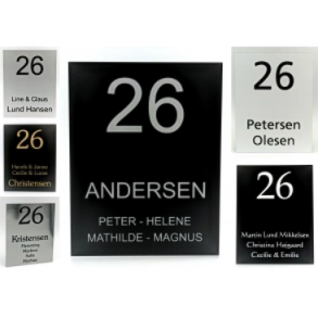 Rustfri st�lskilt monteret p� facade med elegant og holdbart design