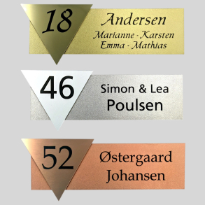 Husskilt i sandbl�st metal look i s�lv, messing og kobber med husnummer